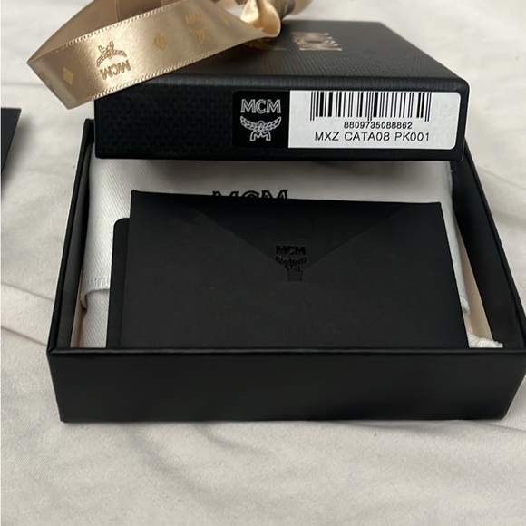 MCM SLG Gold cardholder - Picture 6 of 10